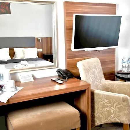 Hotel Komfort 3*